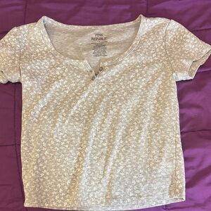 Pink Republic Light Gray Floral Short Sleeve Top